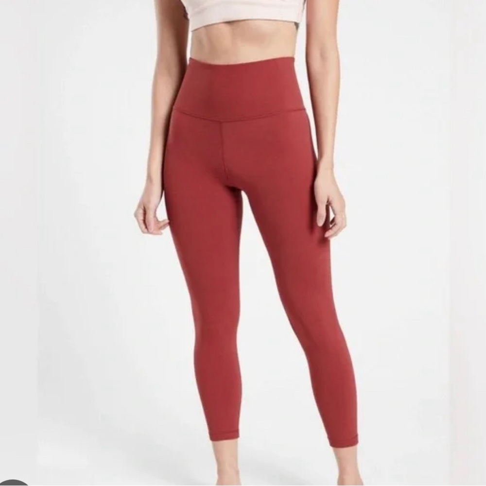 Athleta Stash Pocket Salutation Tight Capri Size M